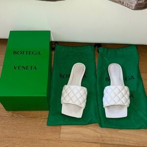 Bottega Veneta White Quilted Slides